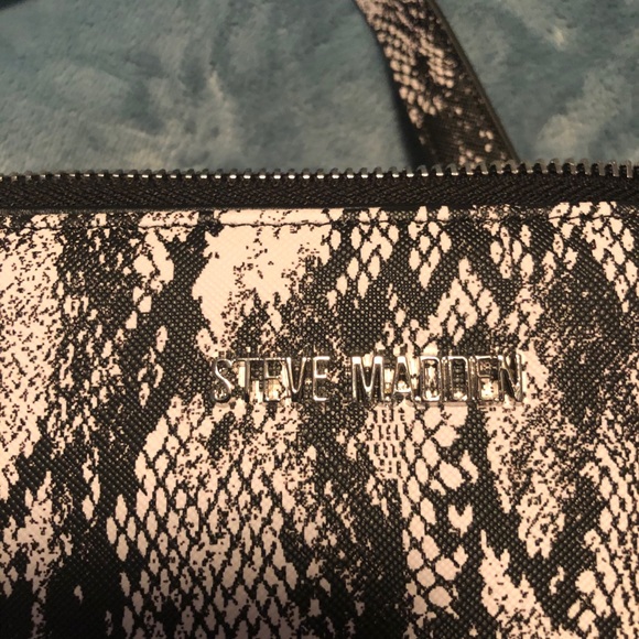 NWT Snake print crossbody purse - Picture 2 of 6